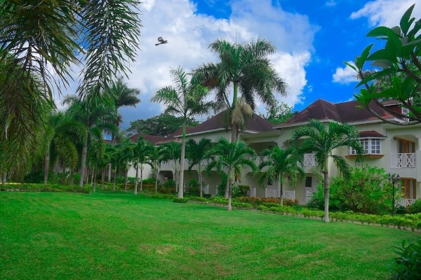 Hotel Coral Seas Beach Resort (Whitehall)